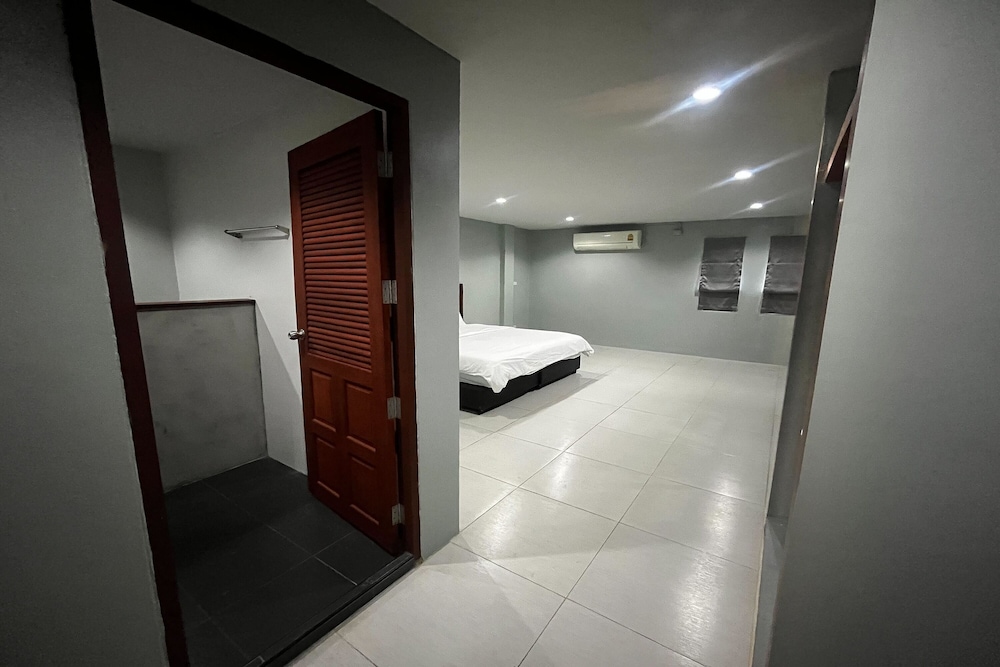Standard Double Room, City View - Photo 7