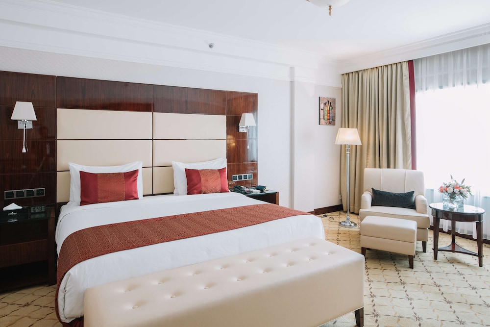 Deluxe Room, 1 King Bed photo 2