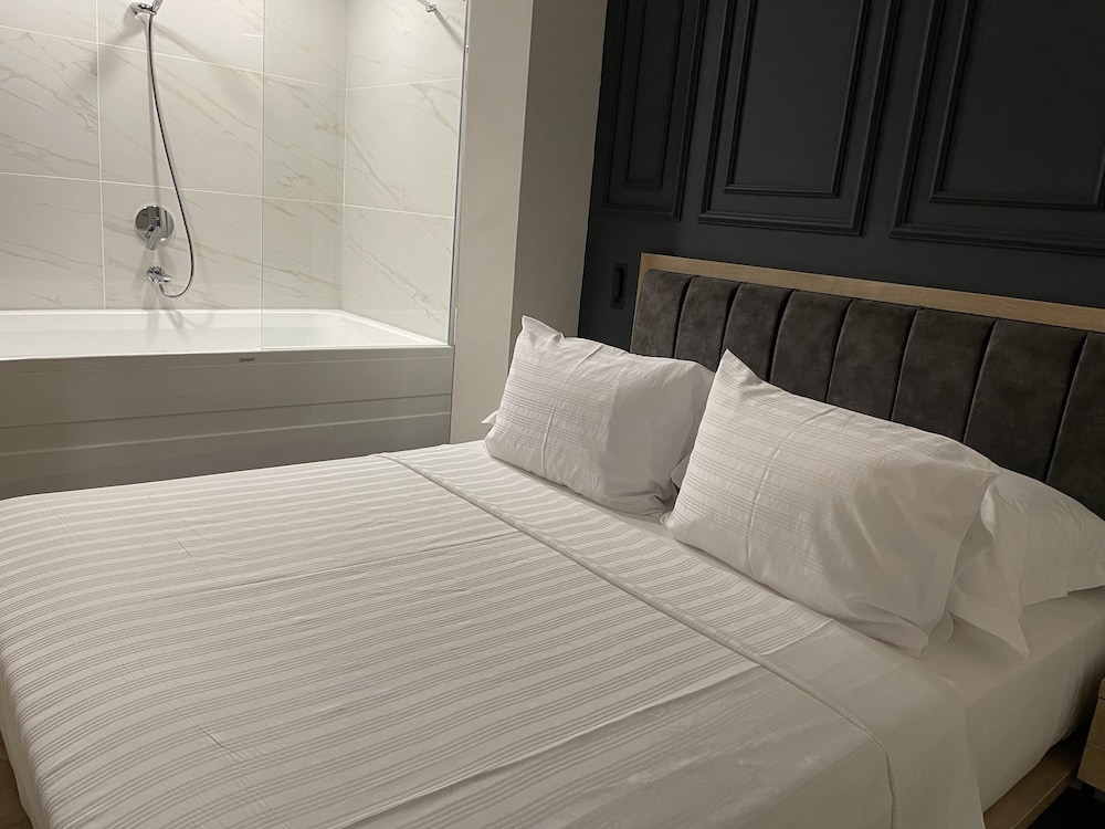 Elite Suite, 2 Bedrooms, Non Smoking photo 2