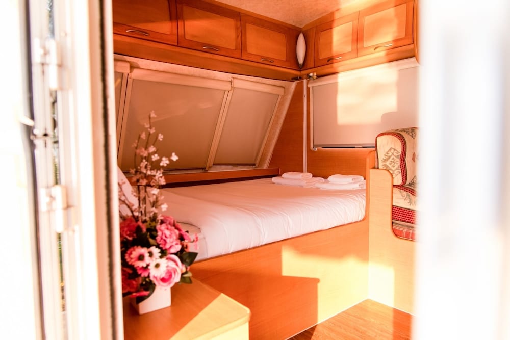 Superior Sleeper Car photo 3