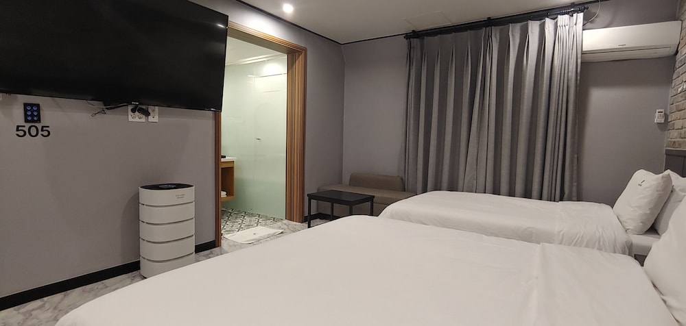 Premium Twin Room photo 2