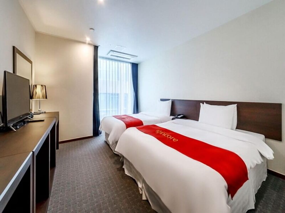 Family Twin Room - Photo 2