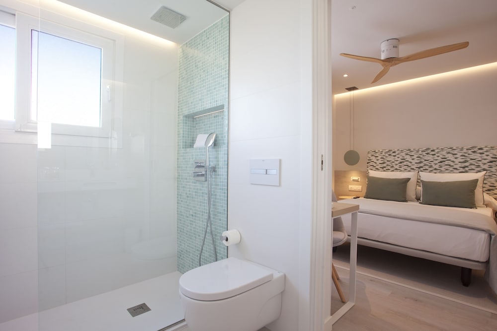 Single Room (Street View) thumbnail 5