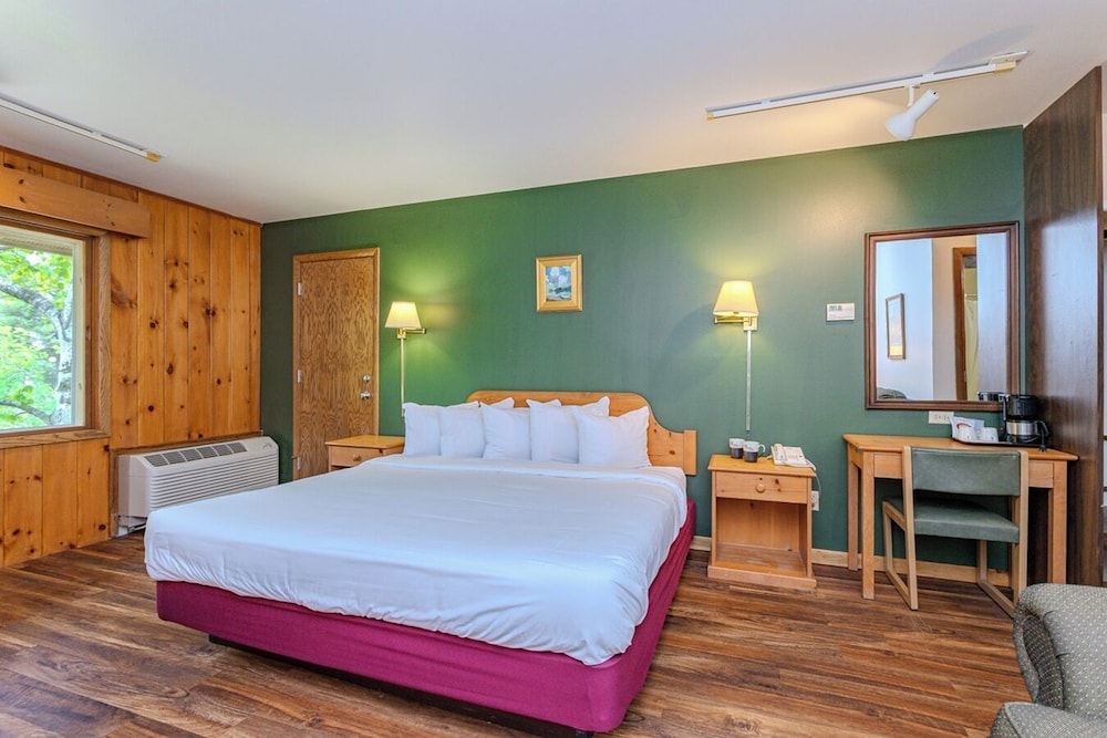 1 King Bed 2nd Floor