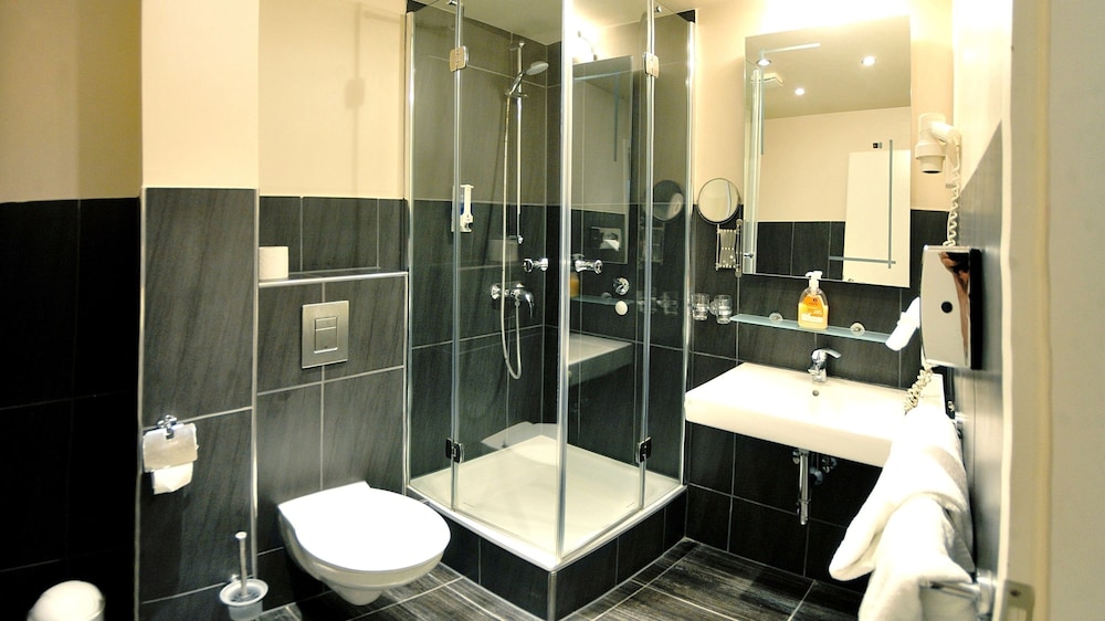Standard Triple Room, 3 Twin Beds, Non Smoking, Private Bathroom (Single Use)