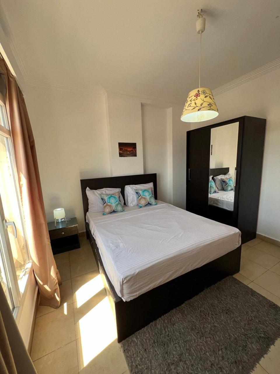 One-Bedroom Apartment with City View photo 3