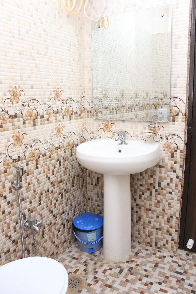 Standard Double Room - Photo 3
