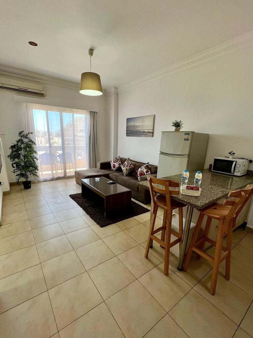 Two-Bedroom Apartment with City View photo 2
