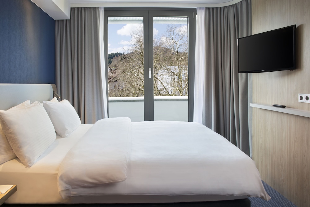 Standard Room, 1 Queen Bed - Photo 3