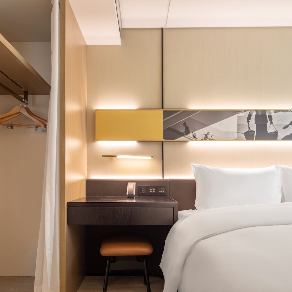 Superior Suite, Non Smoking - Photo 11