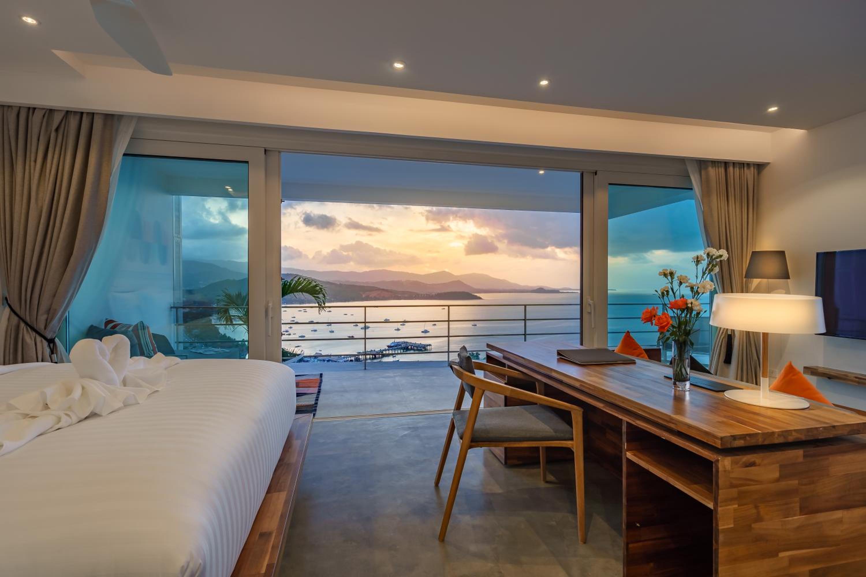 Grand Deluxe Sunset Suite - Photo 2
