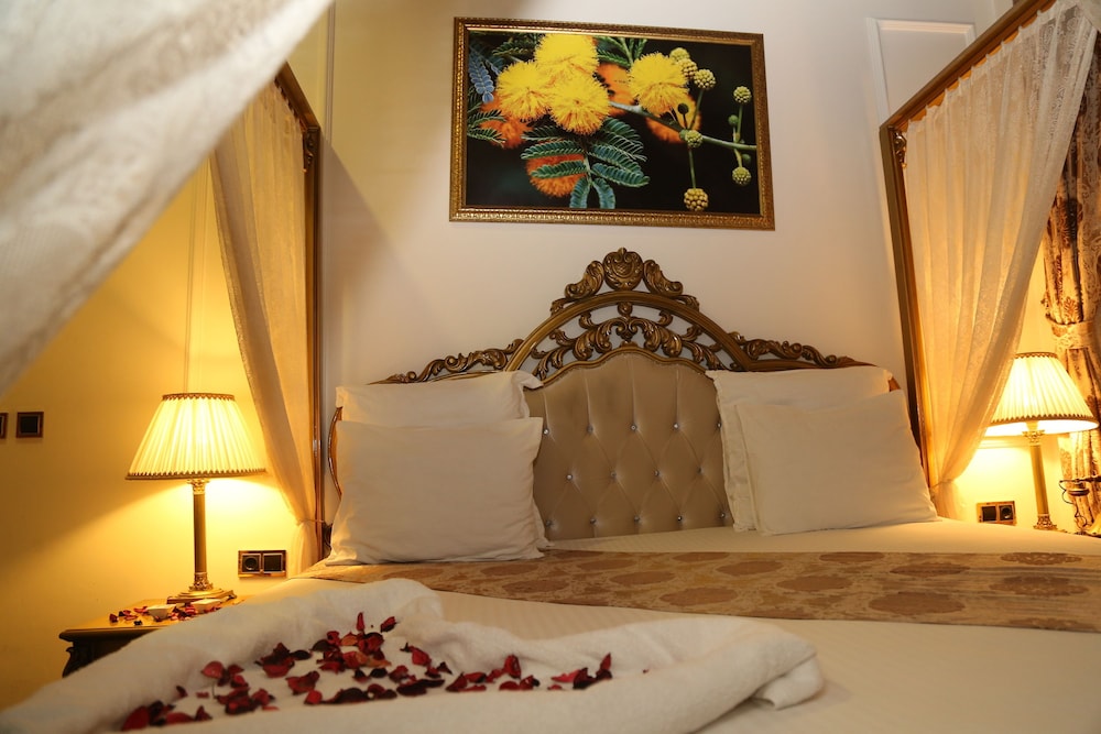 Honeymoon Suite photo 3