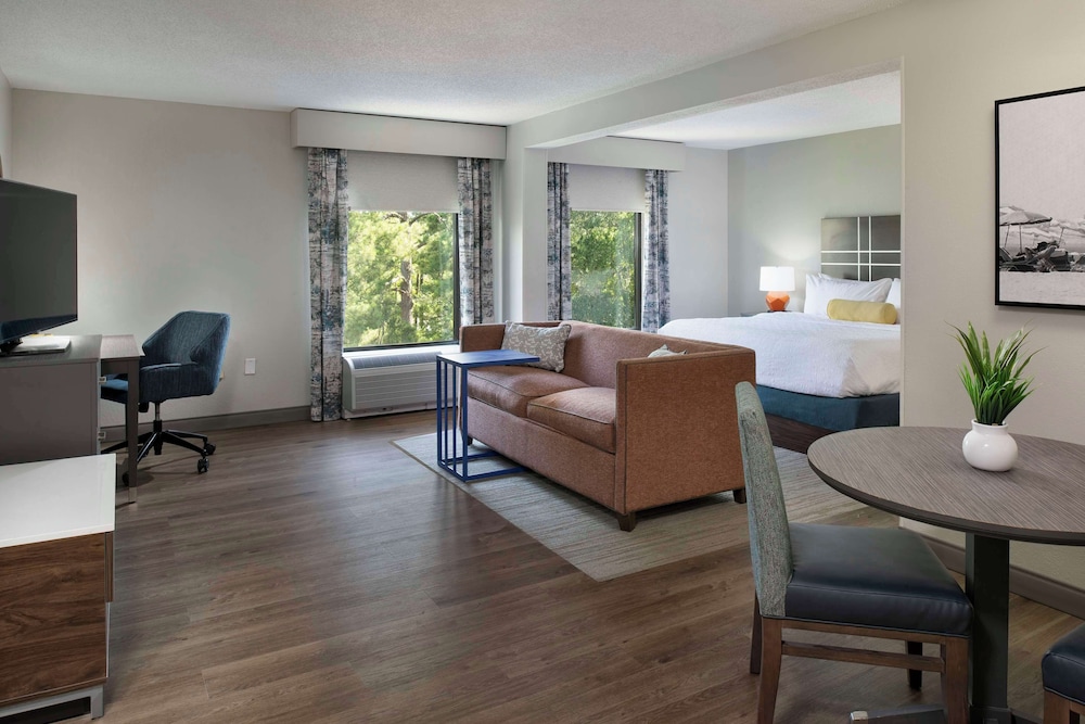 One Bedroom Suite  One King Bed with Jetted Tub photo 3