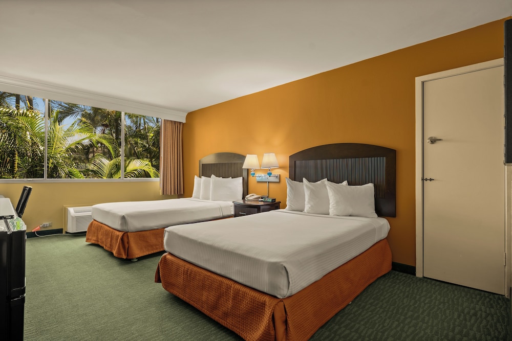 Room, 2 Queen Beds - Photo 1