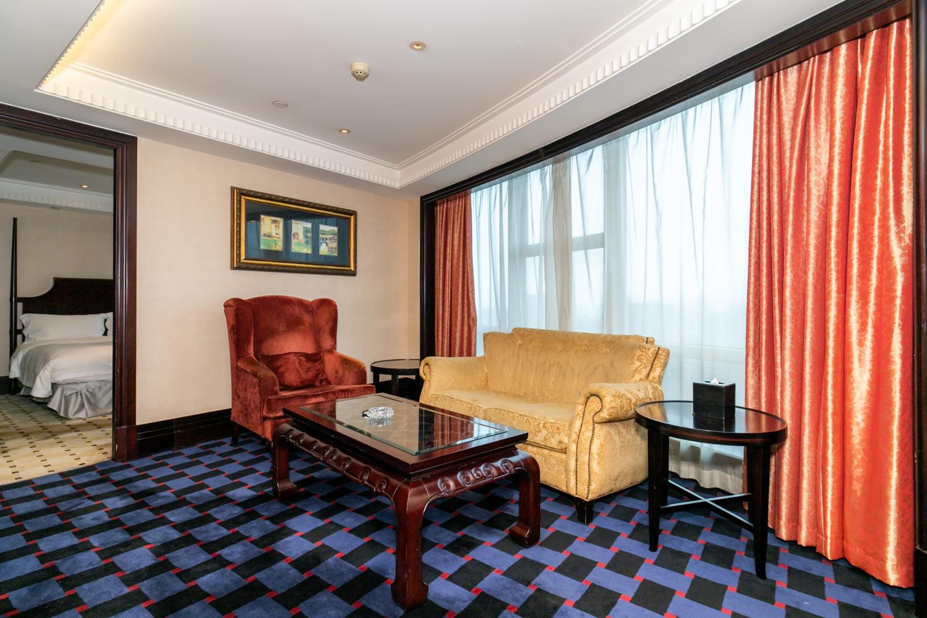 Deluxe King Suite photo 2