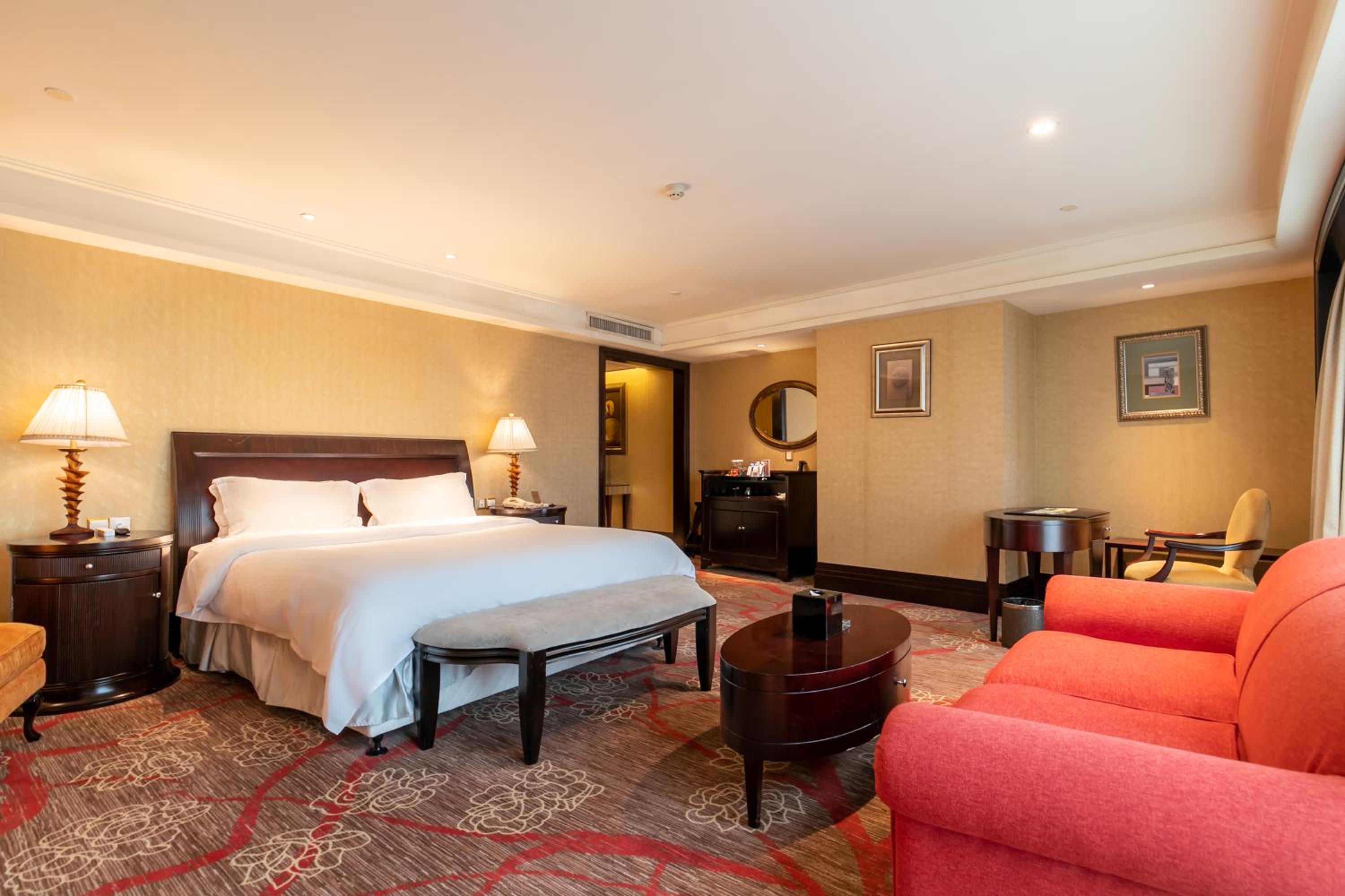 Deluxe King Room photo 1