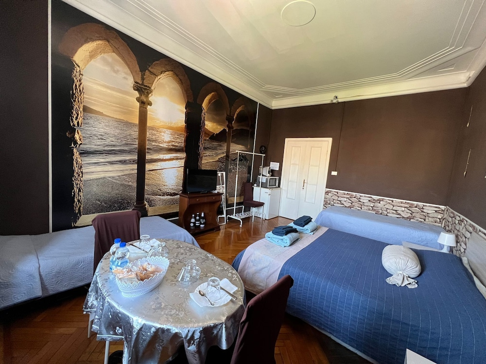 Classic Double Or Twin Room, 1 Bedroom, Shared Bathroom, Tower (External) photo 3