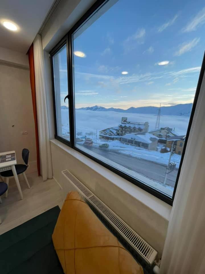 Apartment with Mountain View photo 1