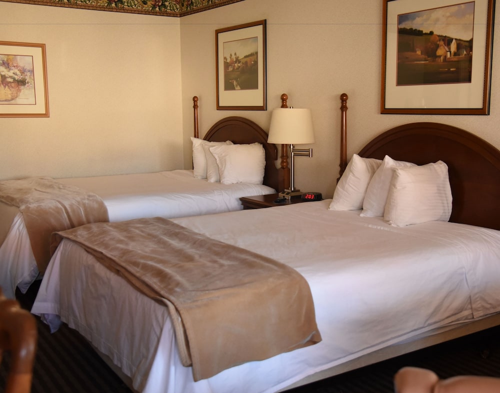 Room, 2 Queen Beds, Non Smoking (No Pets Allowed) photo 2