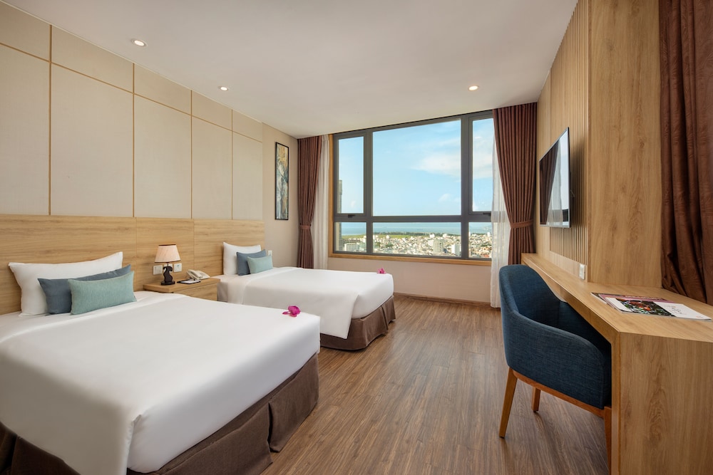 Deluxe Triple Room, City View