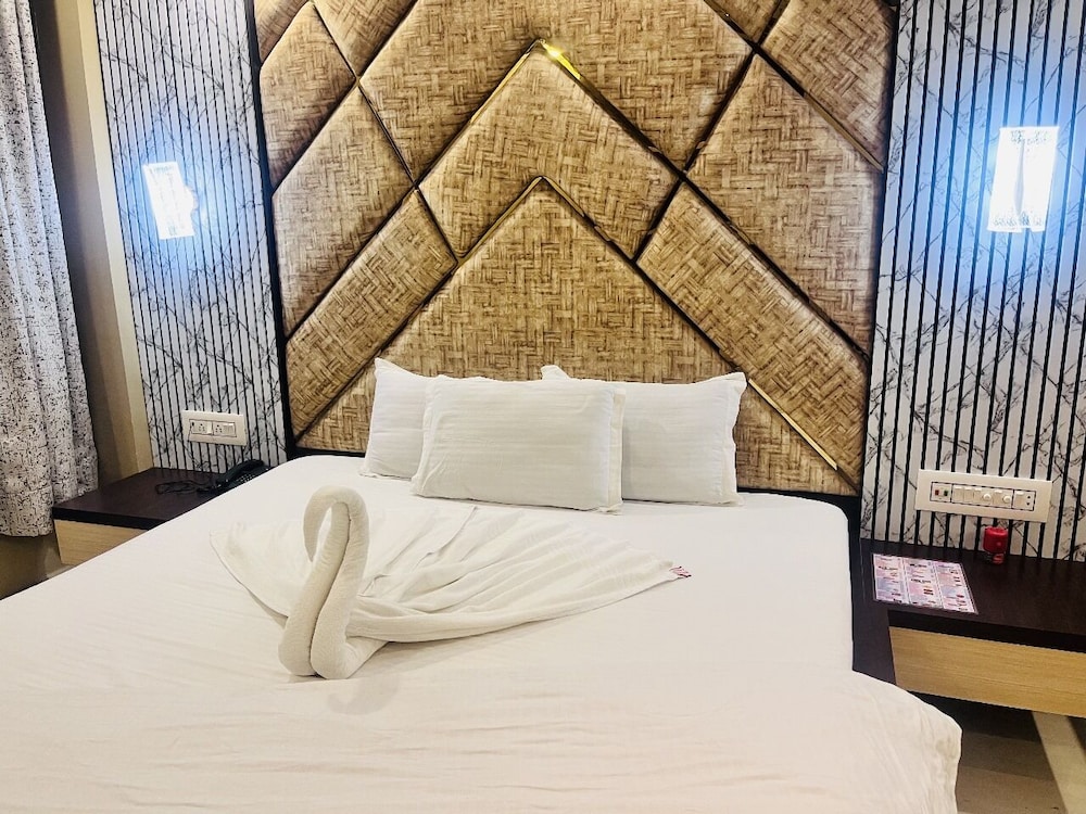Deluxe Room with Balcony photo 3