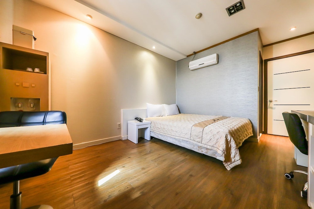 Room, Ocean View (A) - Photo 1