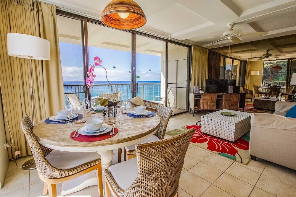 Comfort Suite, 1 Queen Bed with Sofa bed, Balcony, Ocean View photo 2