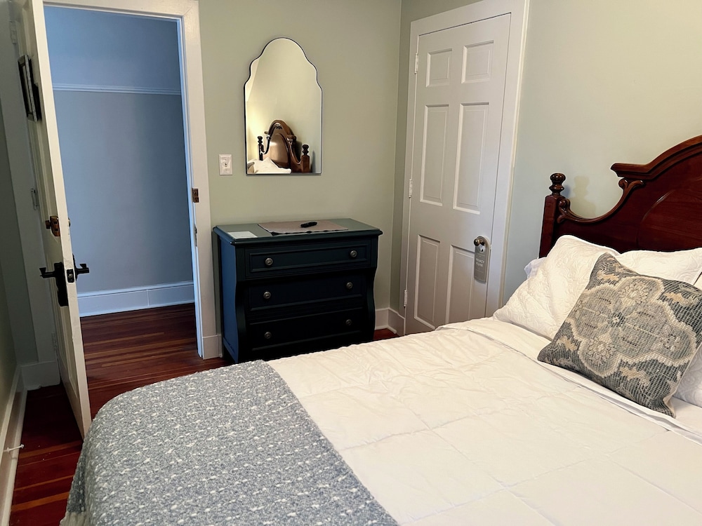 Heathcote Room photo 1