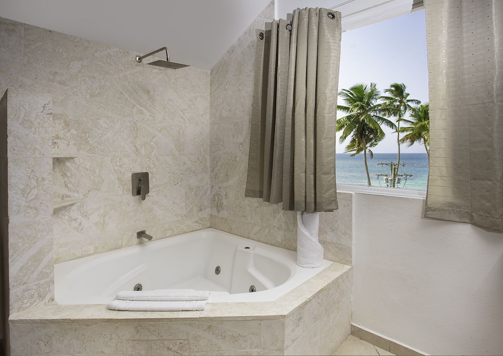 Apartment, 3 Bedrooms, Sea View photo 3