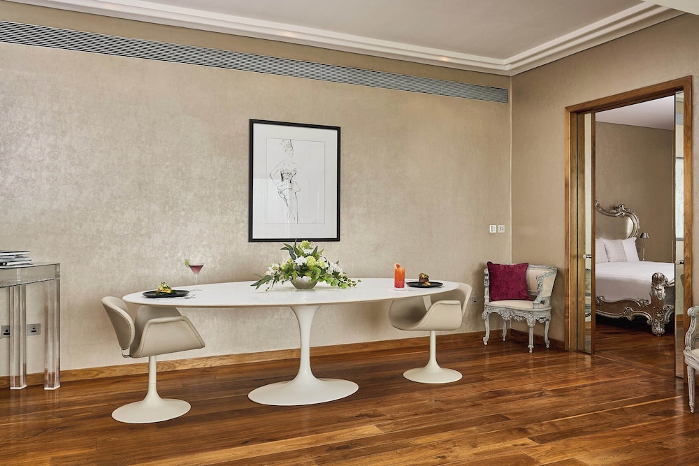 Suite - Photo 2