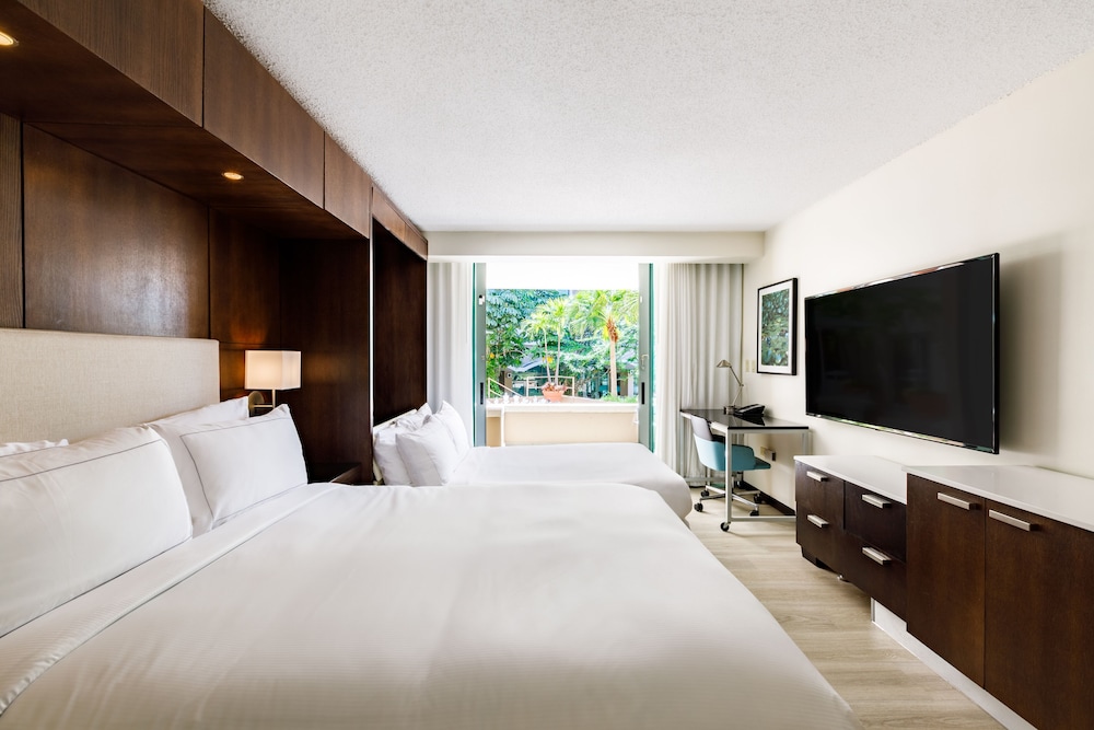 Deluxe Room, Multiple Beds, Balcony photo 2