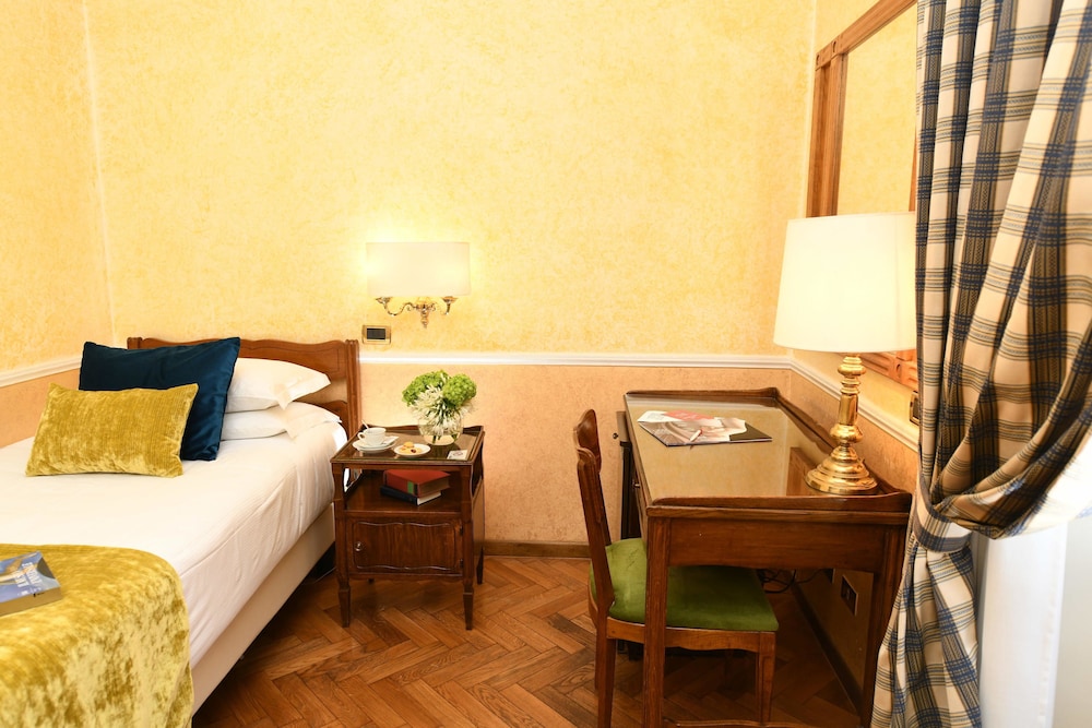 Single Room - Photo 2