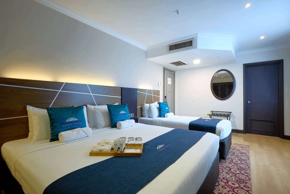 Superior Room, 1 King Bed with 1 Single Bed, Non Smoking photo 2