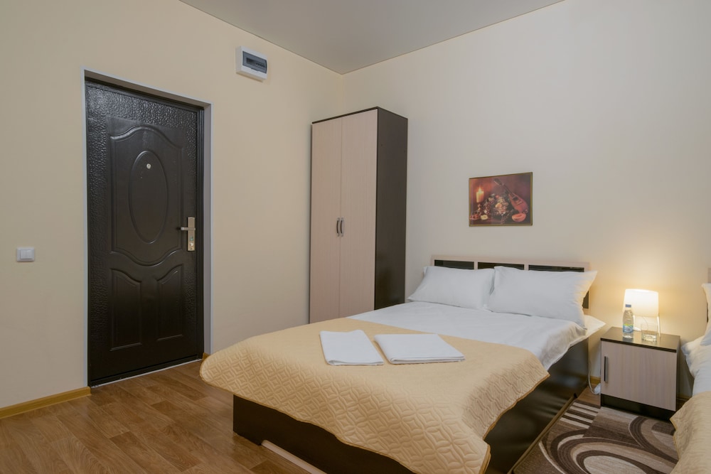 Basic Room, 1 Double Bed, Courtyard View, Courtyard Area photo 3