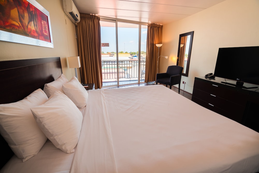 Standard Room, 1 King Bed, Non Smoking photo 1