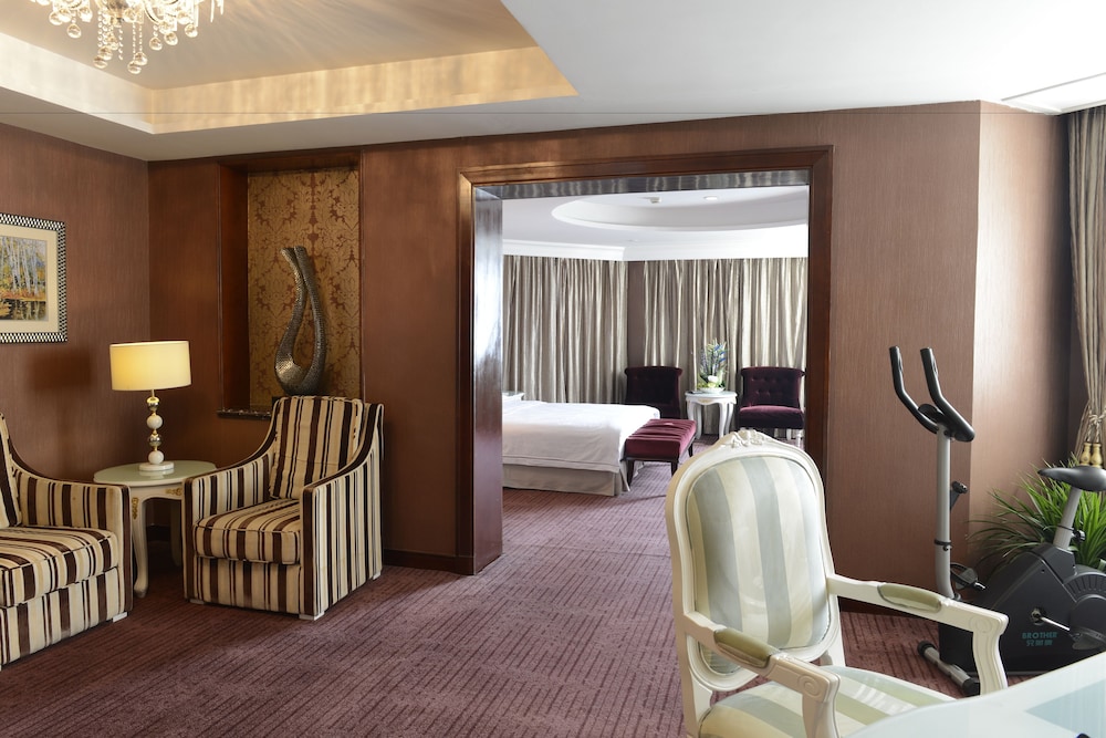 Business Suite photo 1