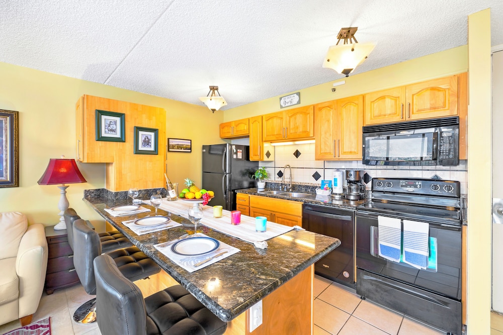 Waikiki Banyan 1BR Condos with No Parking: Apartment, 1 Bedroom (0088 Wb 2801 T2) photo