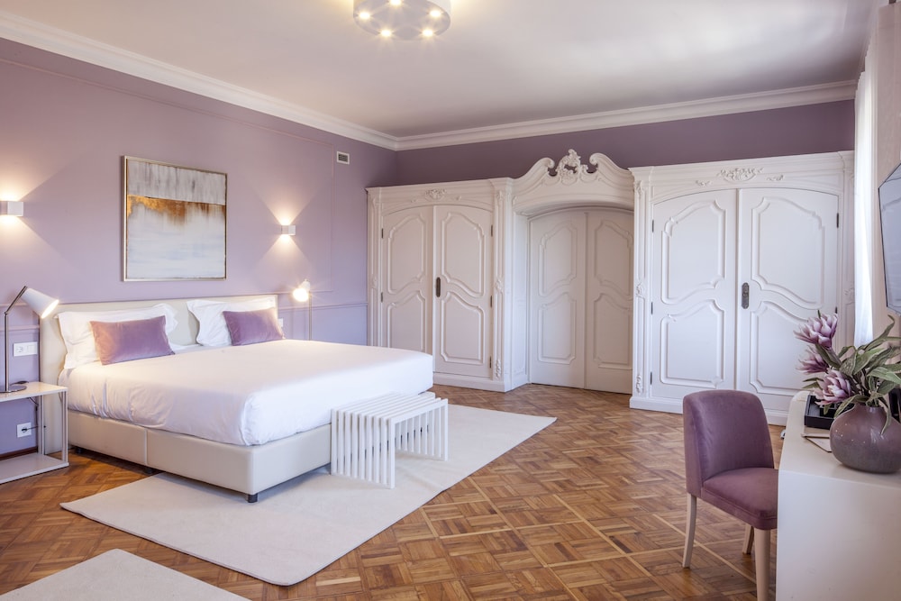 Executive Suite, City View - Photo 1