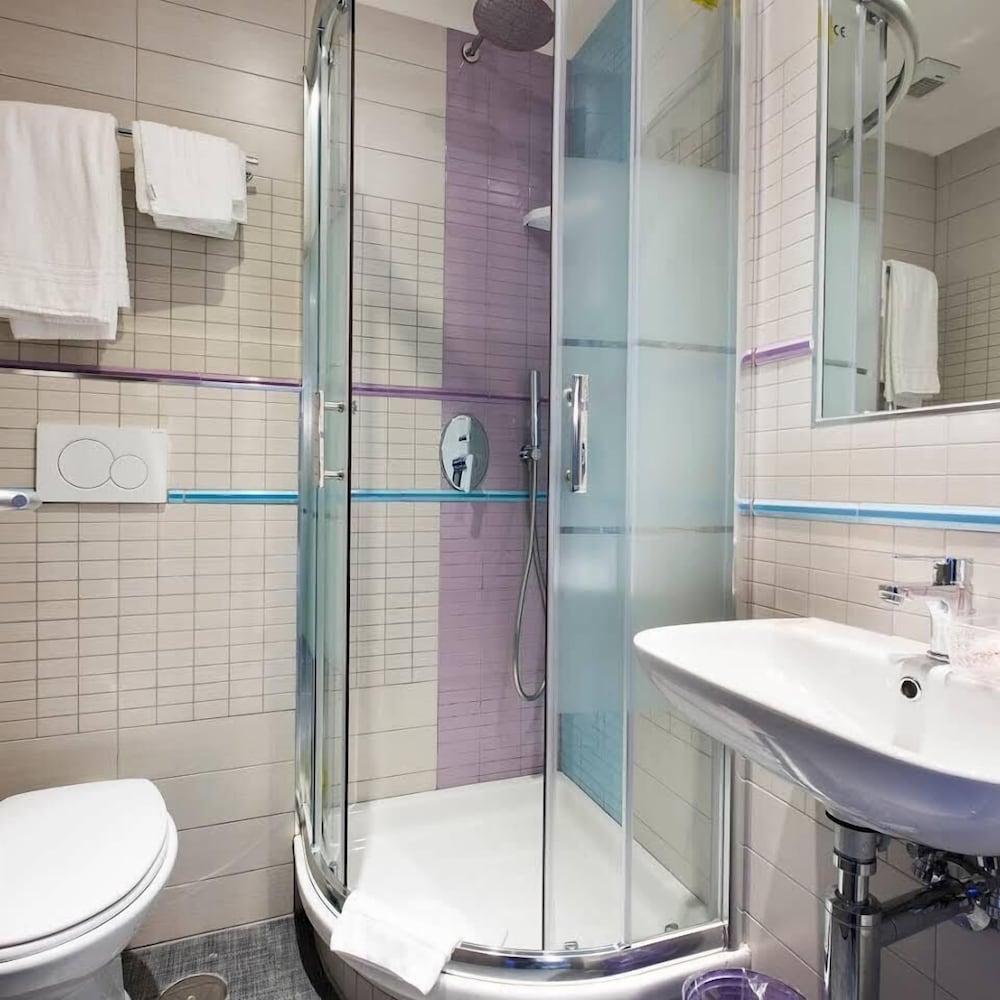 Deluxe Quadruple Room, Non Smoking photo 3