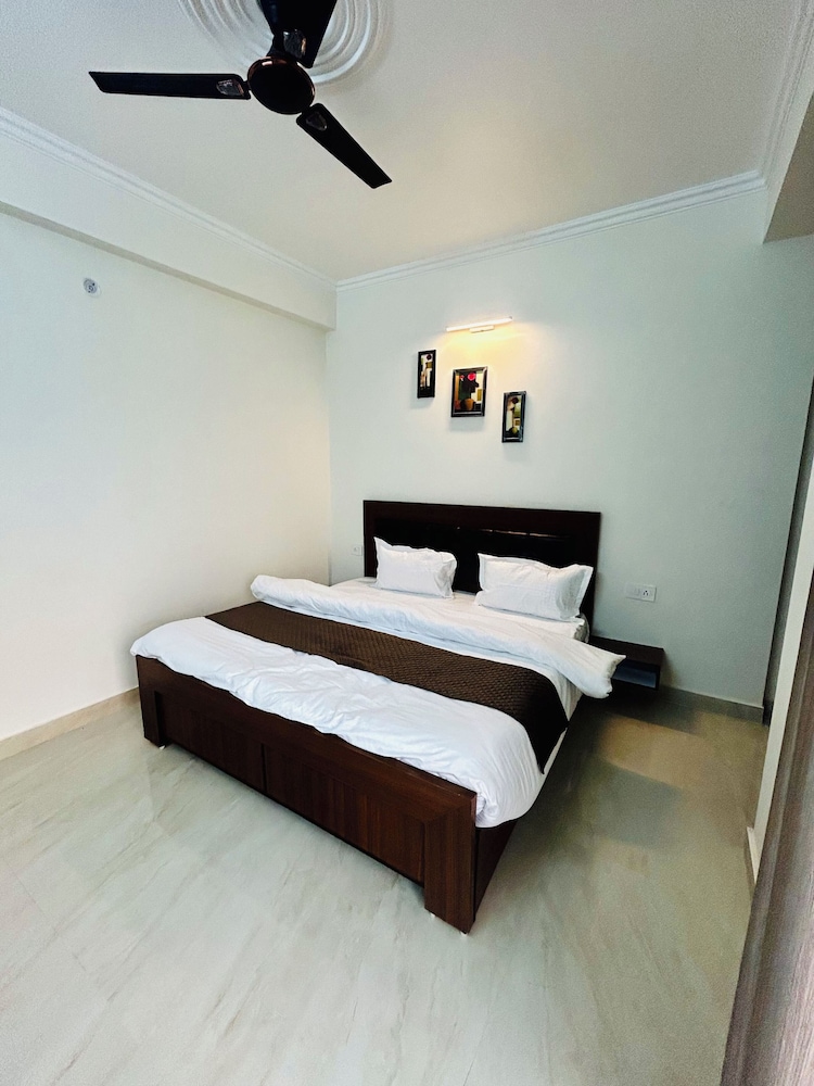 Room, Balcony