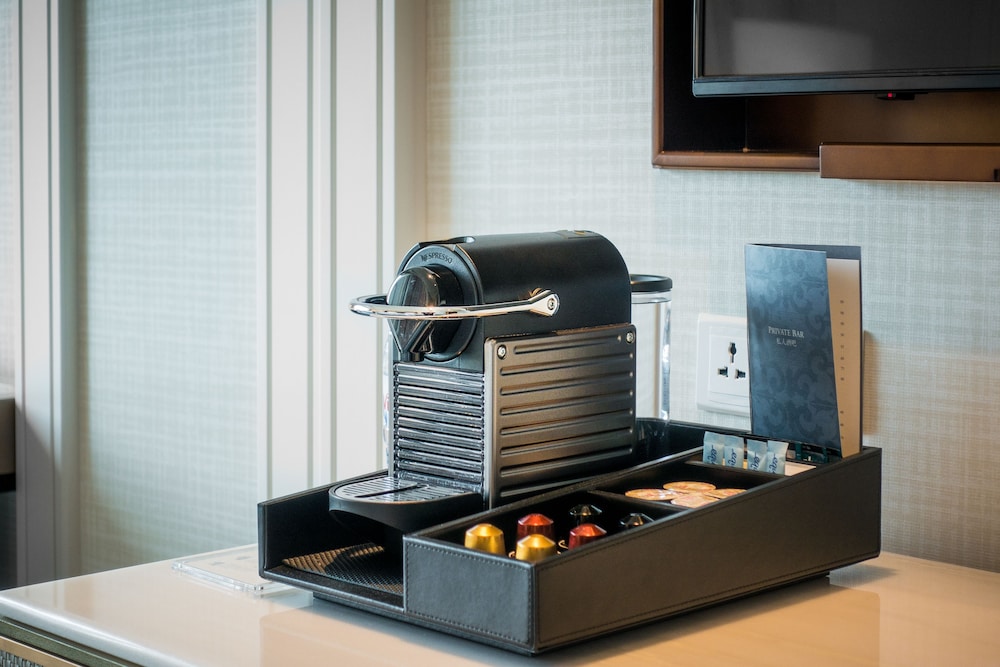 Four Seasons, Room - Photo 2