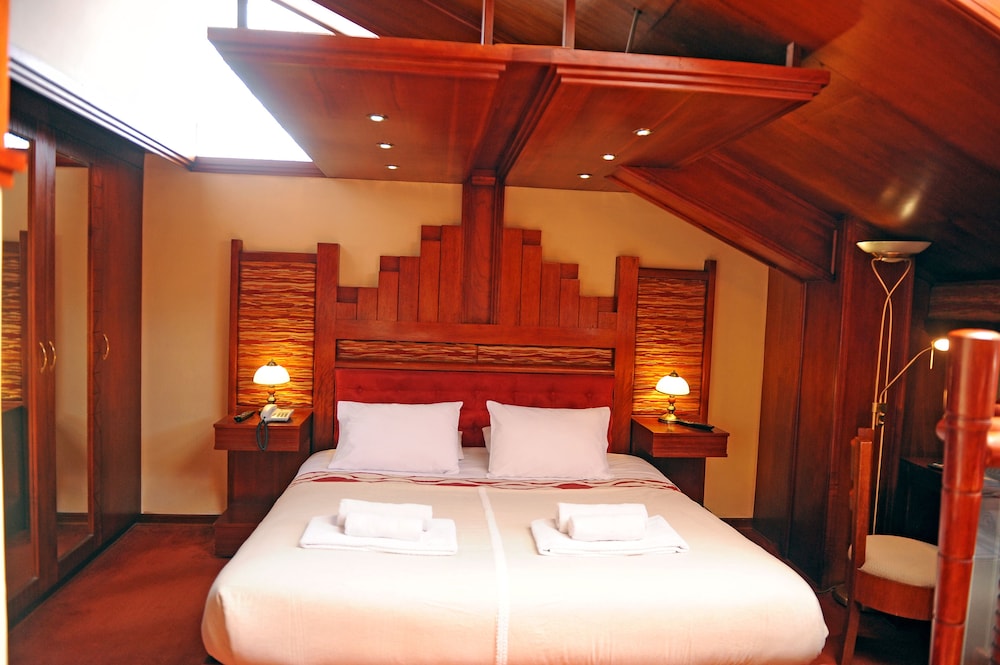 Suite, 1 Double Bed photo 2