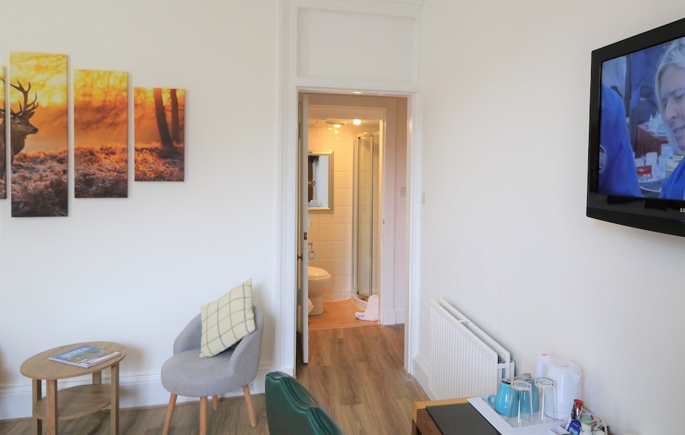 Deluxe Double Room, 1 Queen Bed, Garden View thumbnail 5