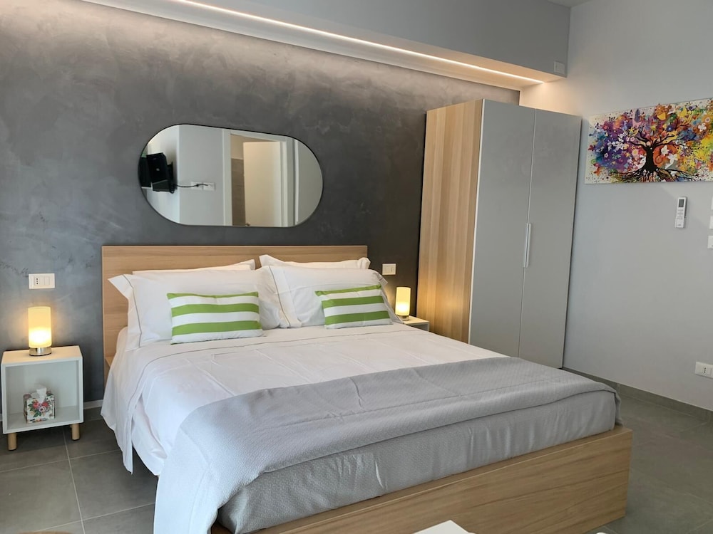 Panoramic Studio, 1 King Bed, Mountain View photo 2