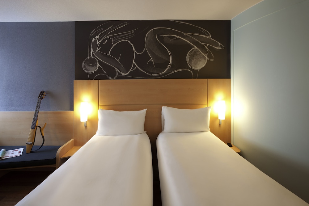 Standard Room, 2 Twin Beds - Photo 5