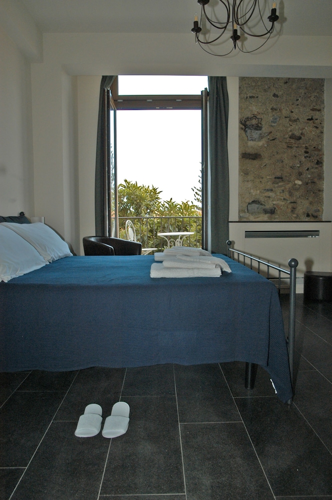 Deluxe Double Room, Balcony, Partial Sea View (Nespolo) photo 3