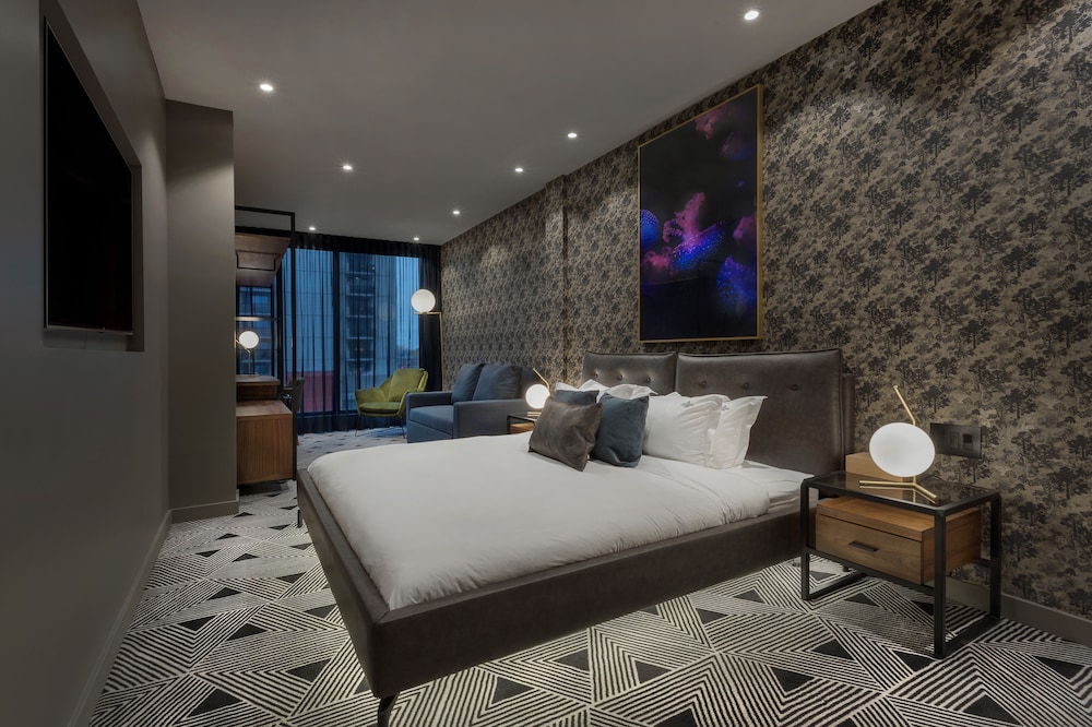 Superior Room, 1 King Bed, Non Smoking photo 1