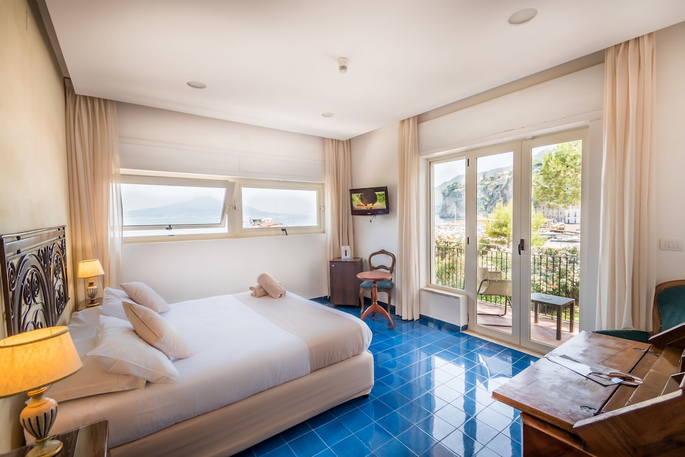Superior Double Room, 1 Double or 2 Twin Beds, Balcony, Sea View - Photo 3
