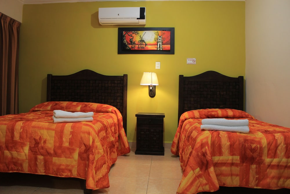 Classic Triple Room, Multiple Beds photo 1