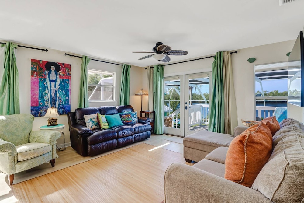 Condo (250 1st St-A)